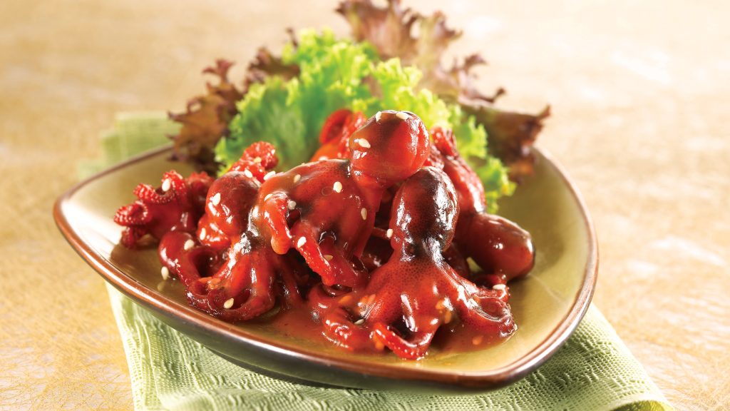 Chuda idako on plate with lettuce